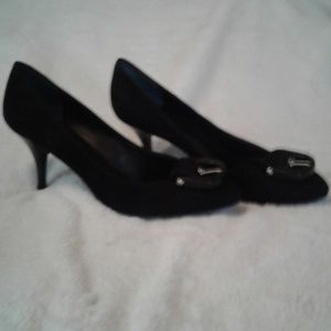 Nine West black suede heal shoe
